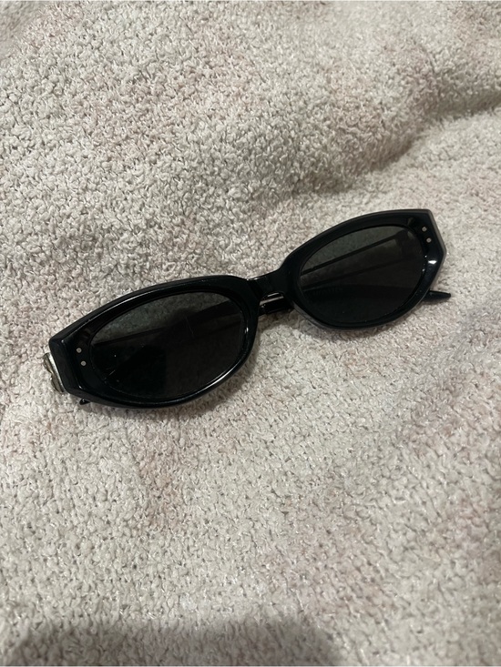 GENTLE MONSTER Accessories - GENTLE MONSTER Black Angular Cat-Eye Sunglasses